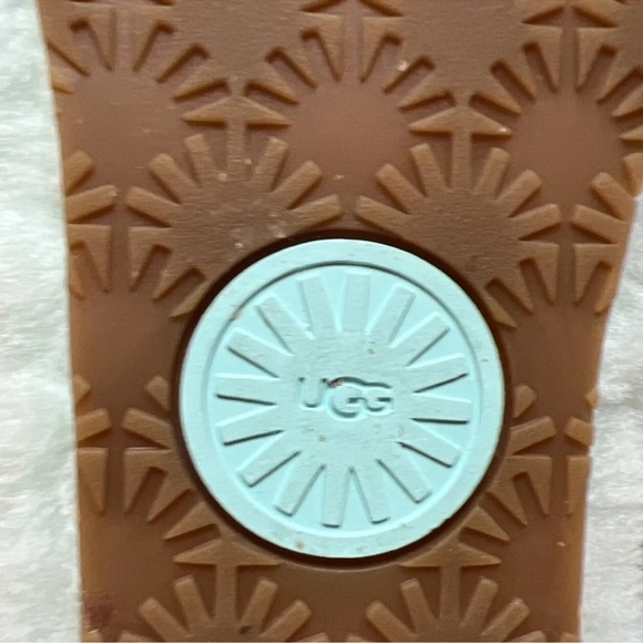 Uggs Fluff Slippers Mint Baby Blue Sz 9 Great Condition Awesome Summer Item - Picture 8 of 11